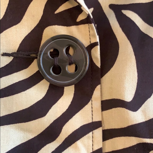 E.COL.O.GIE zebra print 3/4 sleeve big button jkt! - Picture 3 of 7